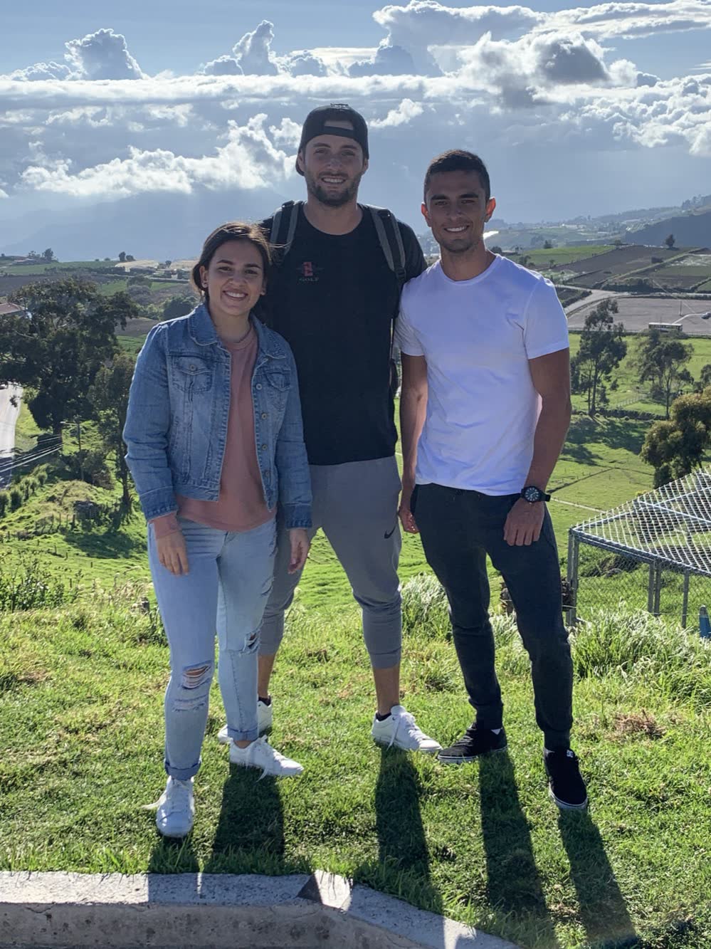 Dani, Cameron y David sobre las nubes en Costa Rica